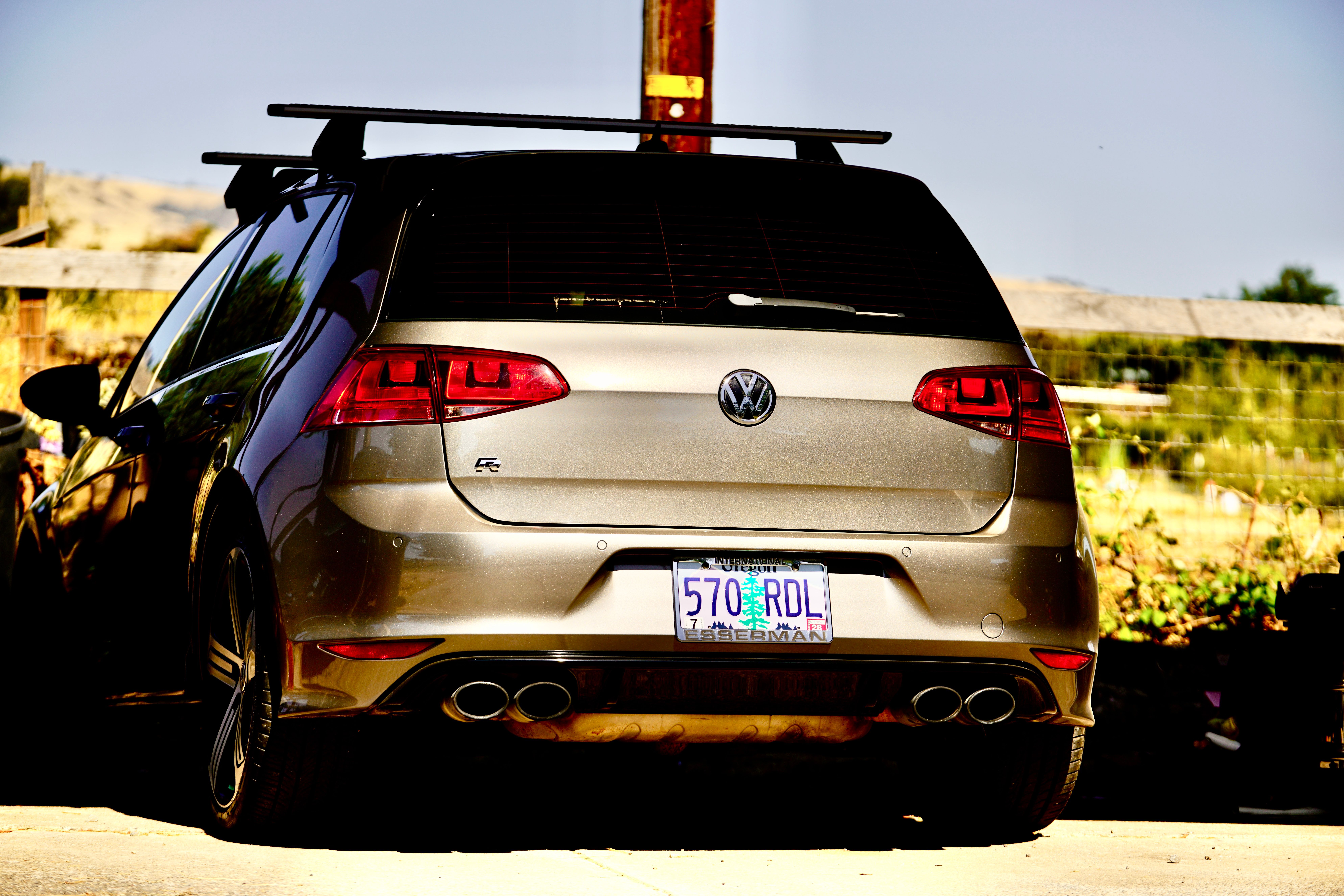Used 2016 Volkswagen Golf R 4-Door w/ Driver Assistance Package AWD/4WD image 2