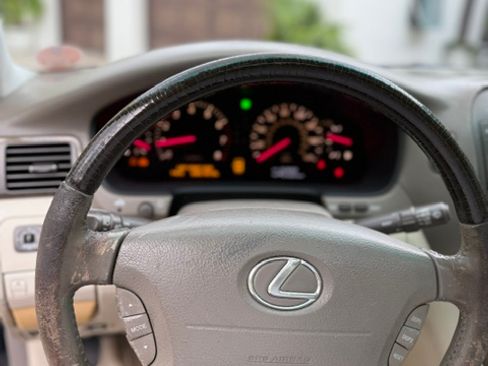 Used 2001 Lexus LS 430 w/ Ultra Luxury Pkg RWD image 20