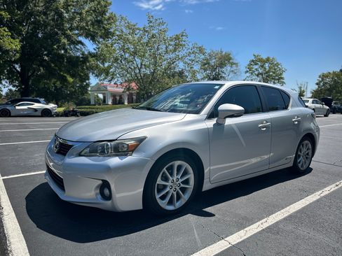Used 2013 Lexus CT 200h FWD image 2