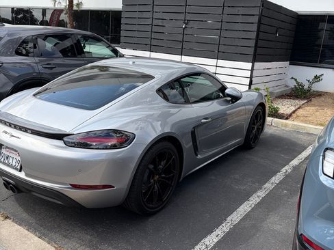 Used 2025 Porsche 718 Cayman RWD image 5