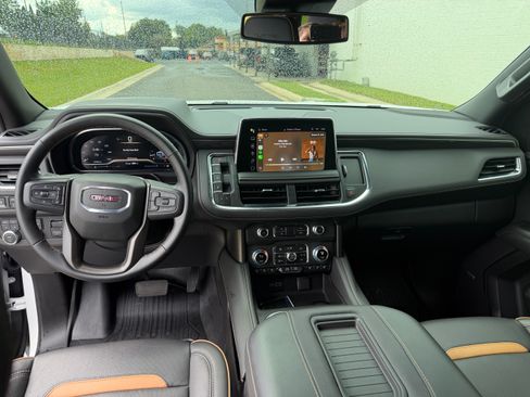 Used 2024 GMC Yukon XL AT4 w/ AT4 Premium Plus Package AWD/4WD image 11