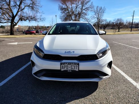 Used 2022 Kia Forte FE Sedan 4D image 2