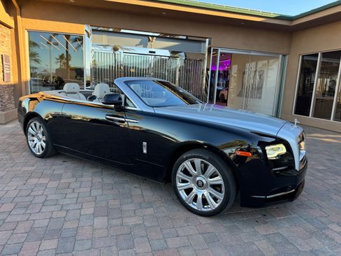 Used 2017 Rolls-Royce Dawn image 6