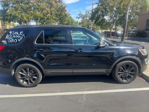 Used 2017 Ford Explorer XLT w/ Equipment Group 202A AWD/4WD image 4