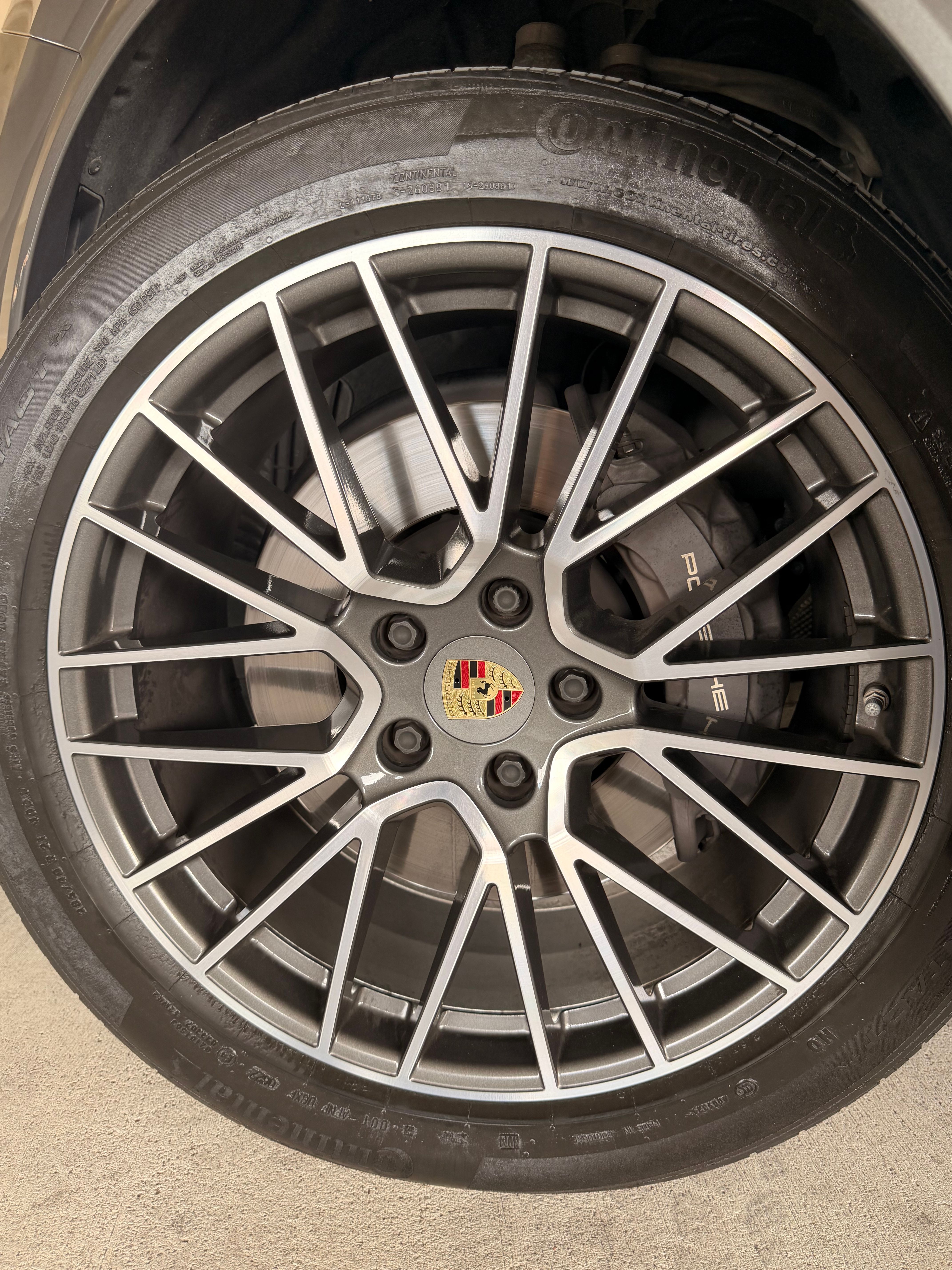 Used 2022 Porsche Cayenne AWD/4WD image 13