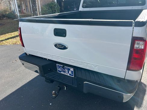 Used 2010 Ford F250 Lariat image 17