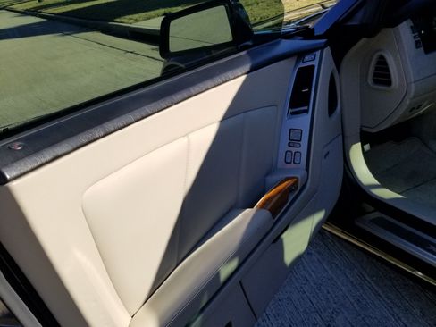 Used 2006 Cadillac XLR image 25