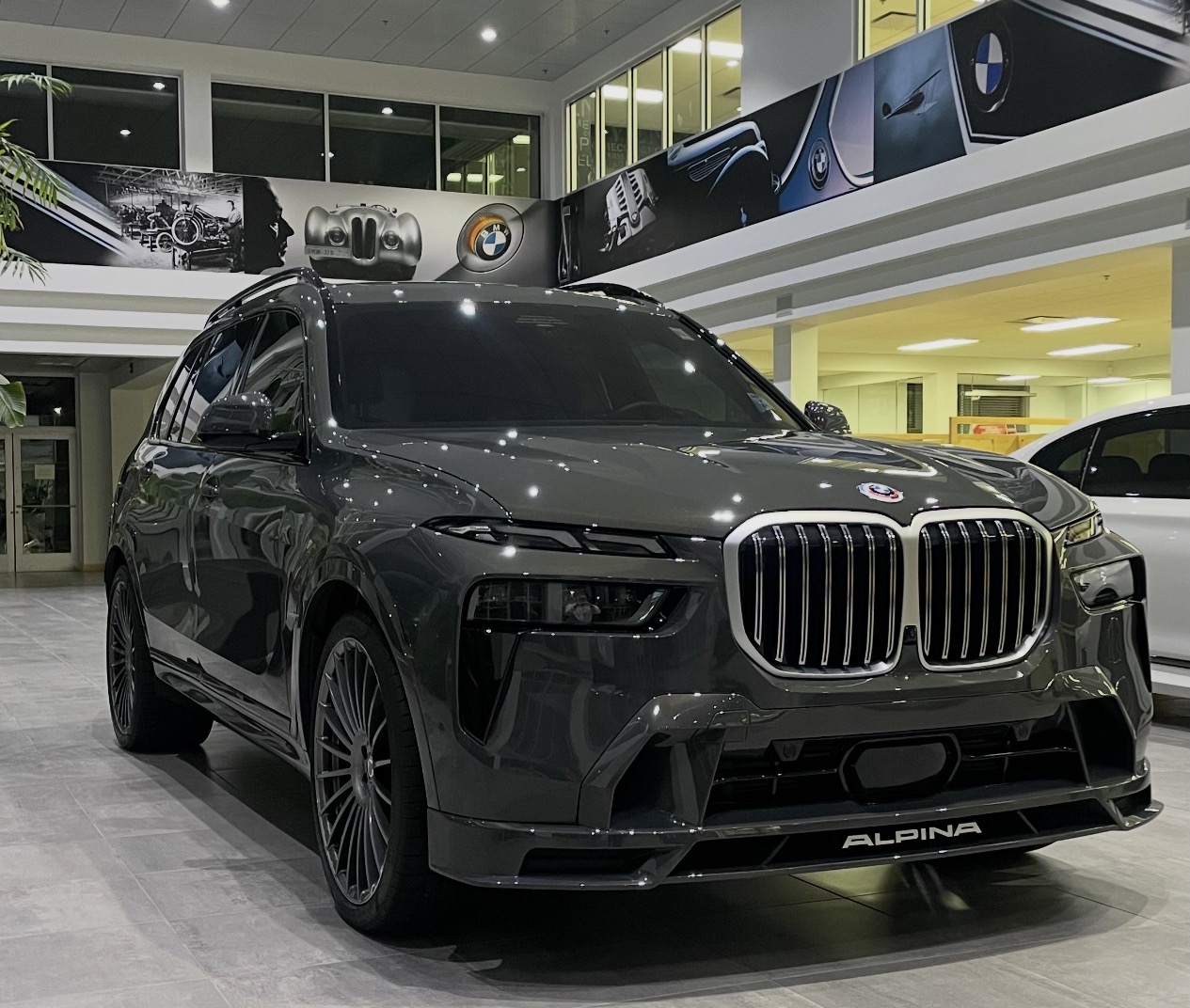 Used 2023 BMW ALPINA XB7 AWD/4WD image 18