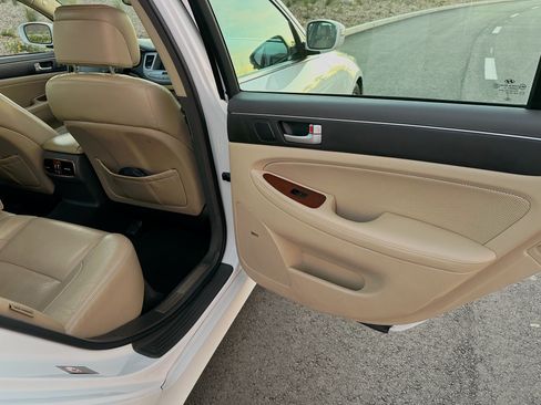 Used 2012 Hyundai Genesis 3.8 w/ Premium Pkg image 18