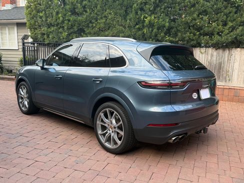 Used 2019 Porsche Cayenne S image 2
