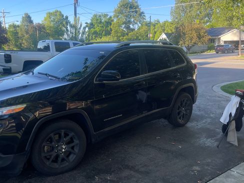 Used 2016 Jeep Cherokee Latitude w/ Cold Weather Group FWD image 1