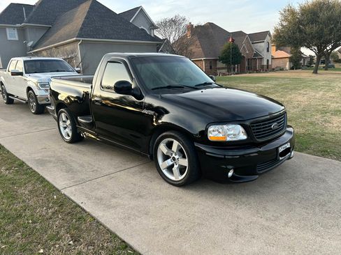 Used 2001 Ford F150 Lightning image 2