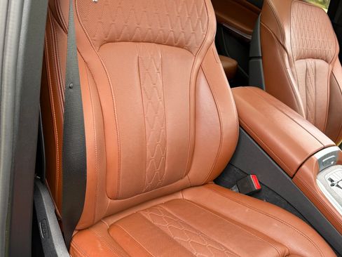 Used 2022 BMW X7 M50i image 16