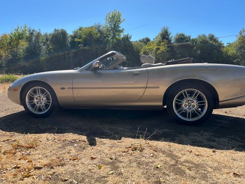 Used 2002 Jaguar XK8 Convertible image 19