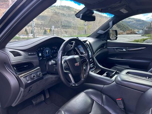 Used 2017 Cadillac Escalade ESV Platinum image 15