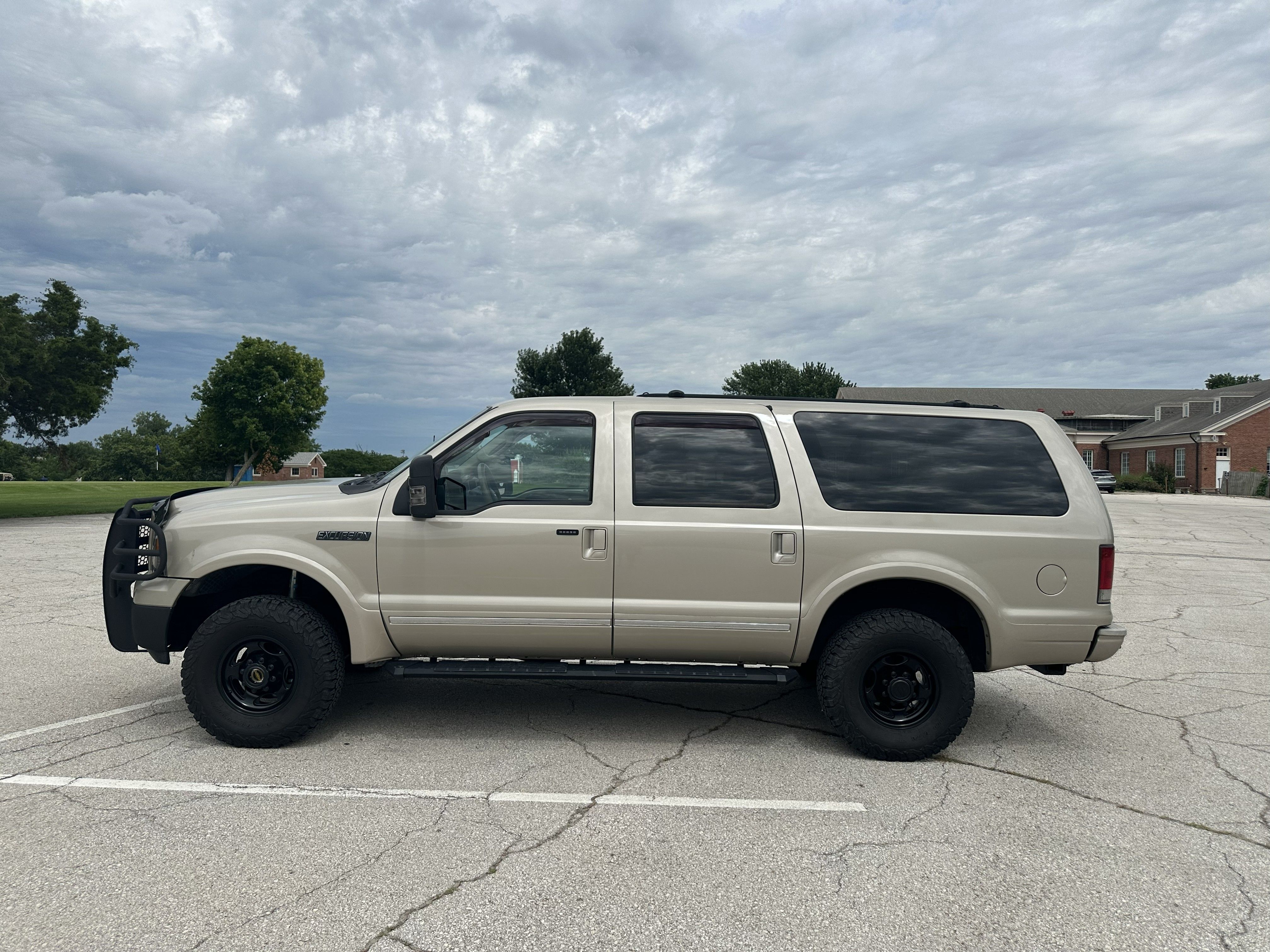 Used 2005 Ford Excursion Limited AWD/4WD image 2