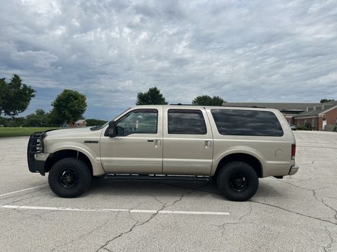 Used 2005 Ford Excursion Limited AWD/4WD image 2