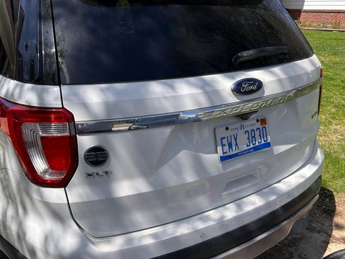 Used 2016 Ford Explorer XLT w/ Equipment Group 202A AWD/4WD image 5