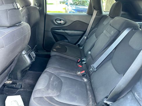 Used 2017 Jeep Cherokee Latitude w/ Safety/Convenience Group AWD/4WD image 5