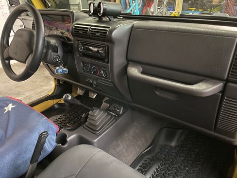 Used 2000 Jeep Wrangler SE image 27