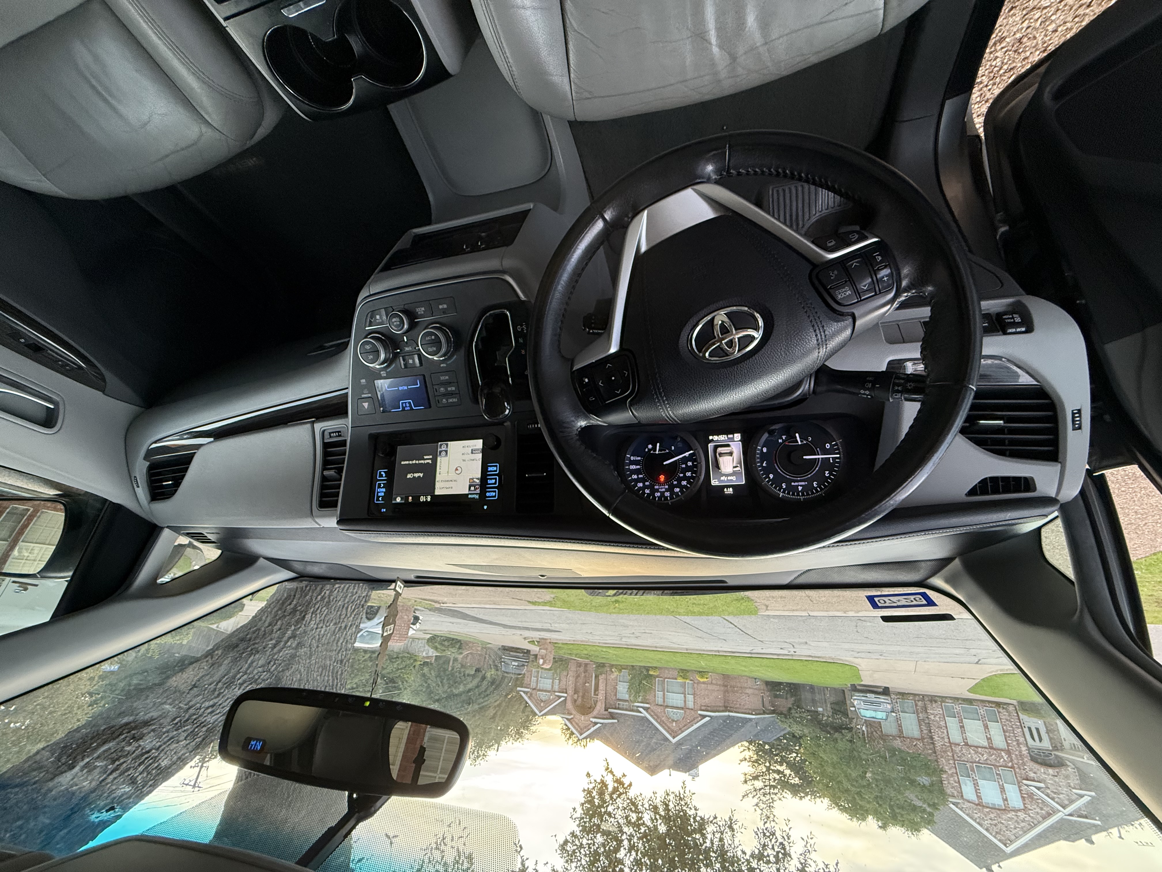 Used 2017 Toyota Sienna XLE Premium FWD image 13