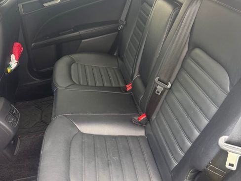 Used 2017 Ford Fusion SE w/ Fusion SE Technology Package FWD image 6