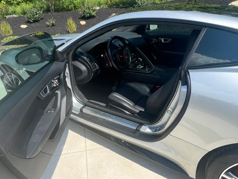 Used 2017 Jaguar F-TYPE Coupe RWD image 8