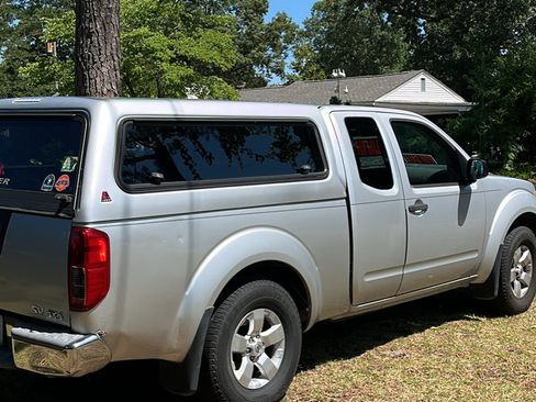 Used 2012 Nissan Frontier SV AWD/4WD image 4