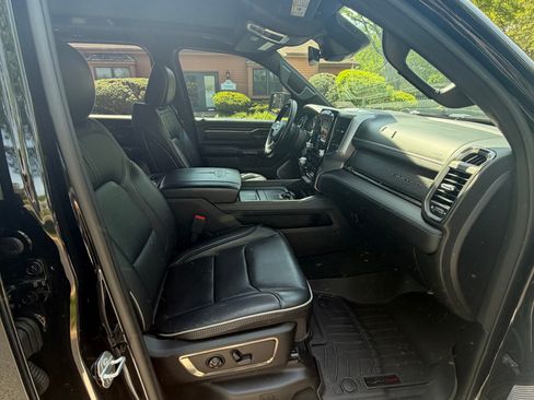 Used 2020 RAM 1500 Limited w/ Black Appearance Package AWD/4WD image 8