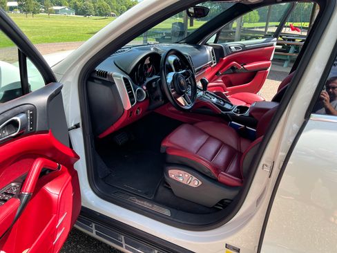 Used 2015 Porsche Cayenne Diesel image 15