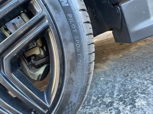 Used 2011 Mercedes-Benz ML 63 AMG 4MATIC image 32