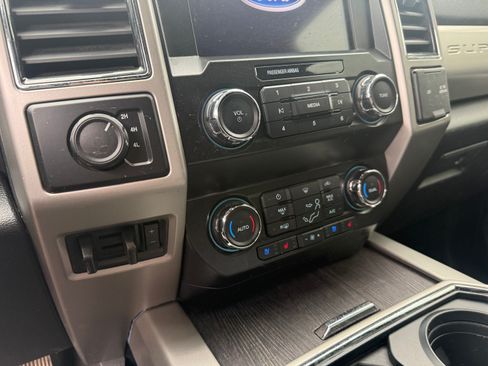 Used 2020 Ford F350 Lariat w/ Lariat Value Package AWD/4WD image 6