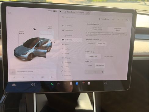 Used 2020 Tesla Model Y Long Range image 14