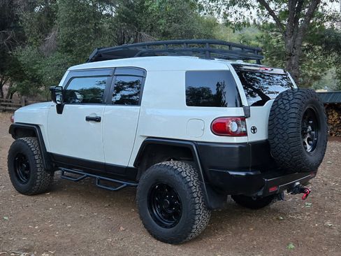 Used 2014 Toyota FJ Cruiser 4WD w/ Upgrade Package image 16