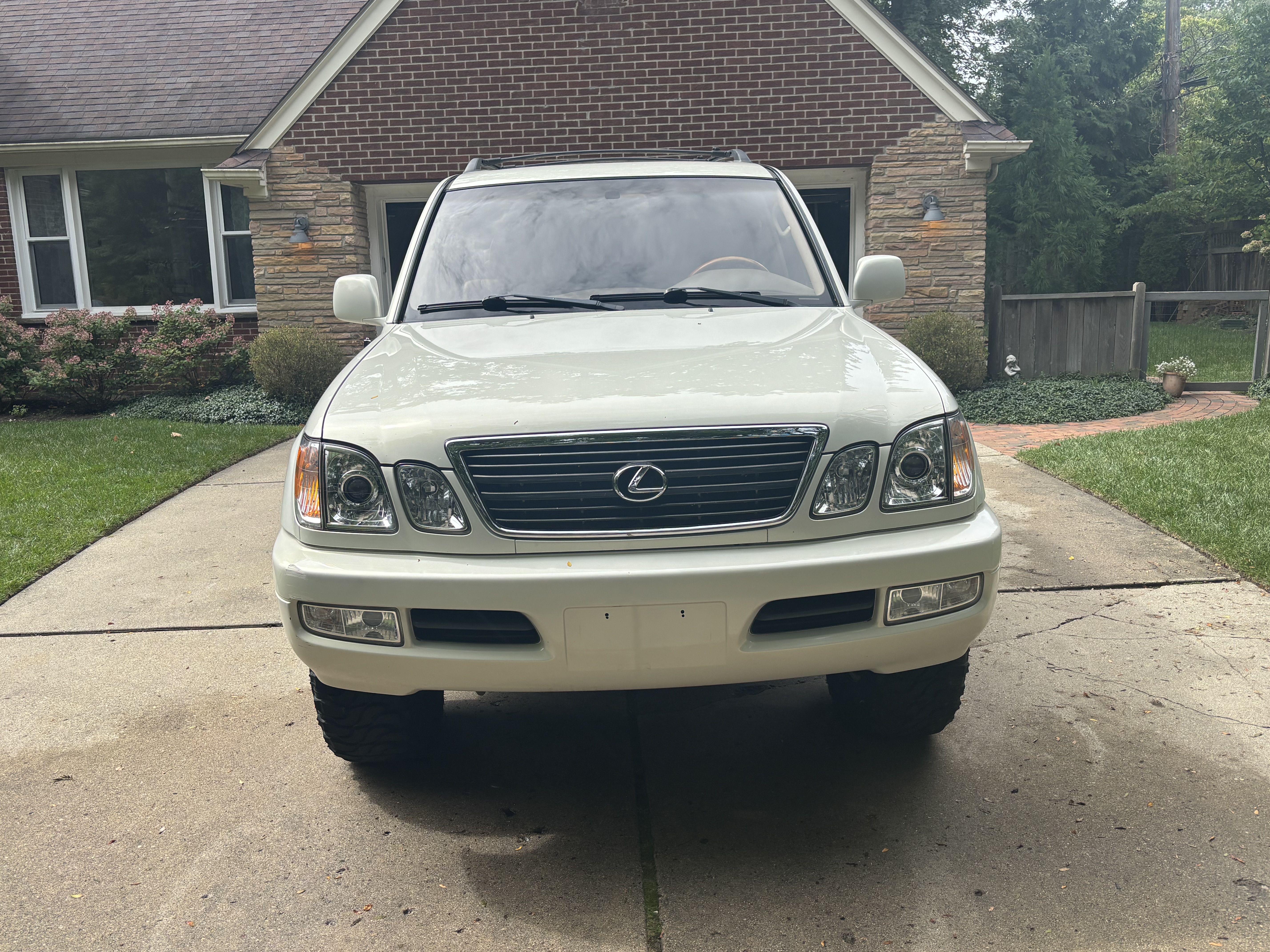 Used 2002 Lexus LX 470 4WD image 2
