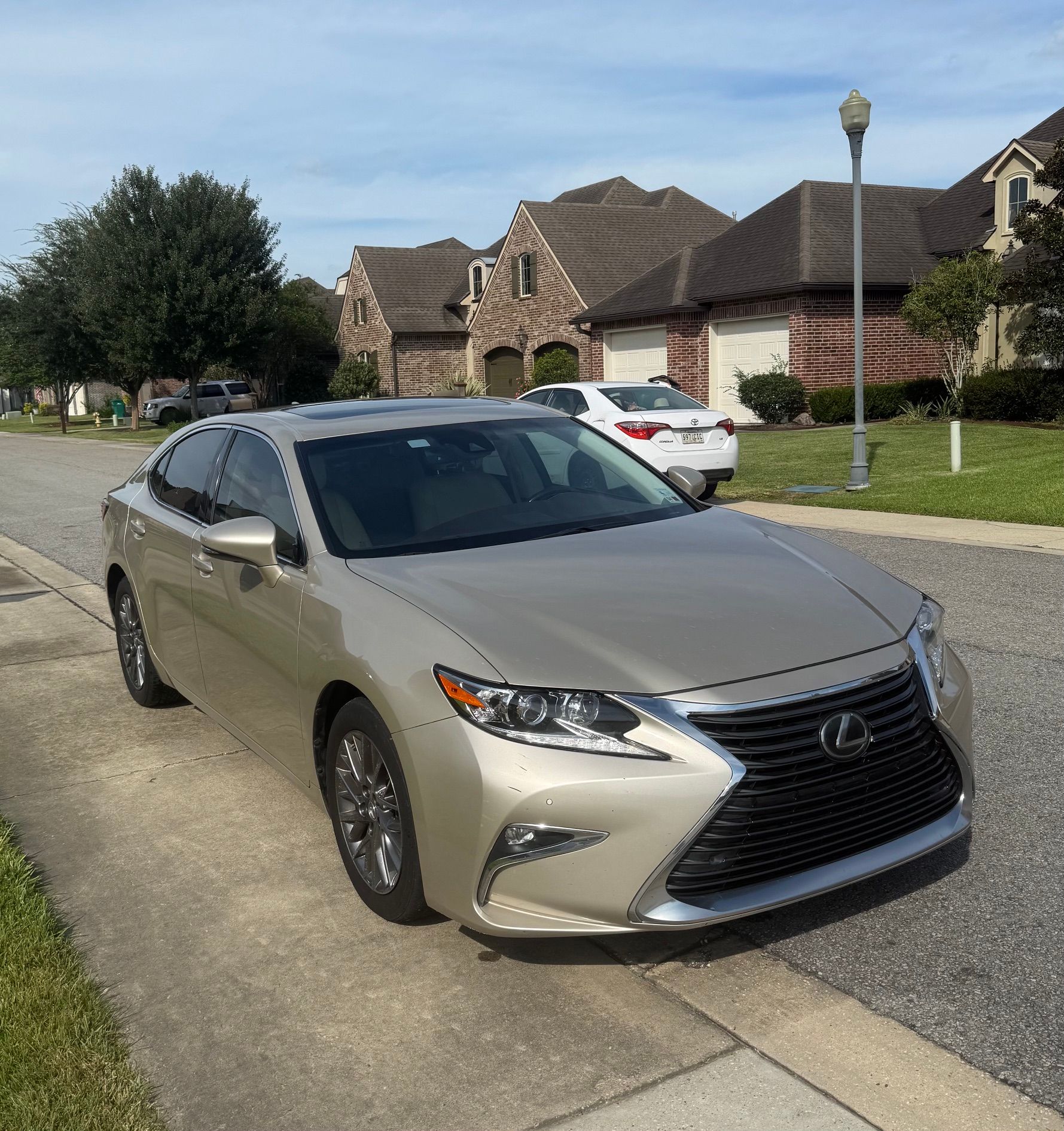Used 2018 Lexus ES 350 w/ Navigation System Package FWD image 1