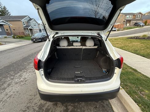 Used 2018 Nissan Rogue Sport SV image 15