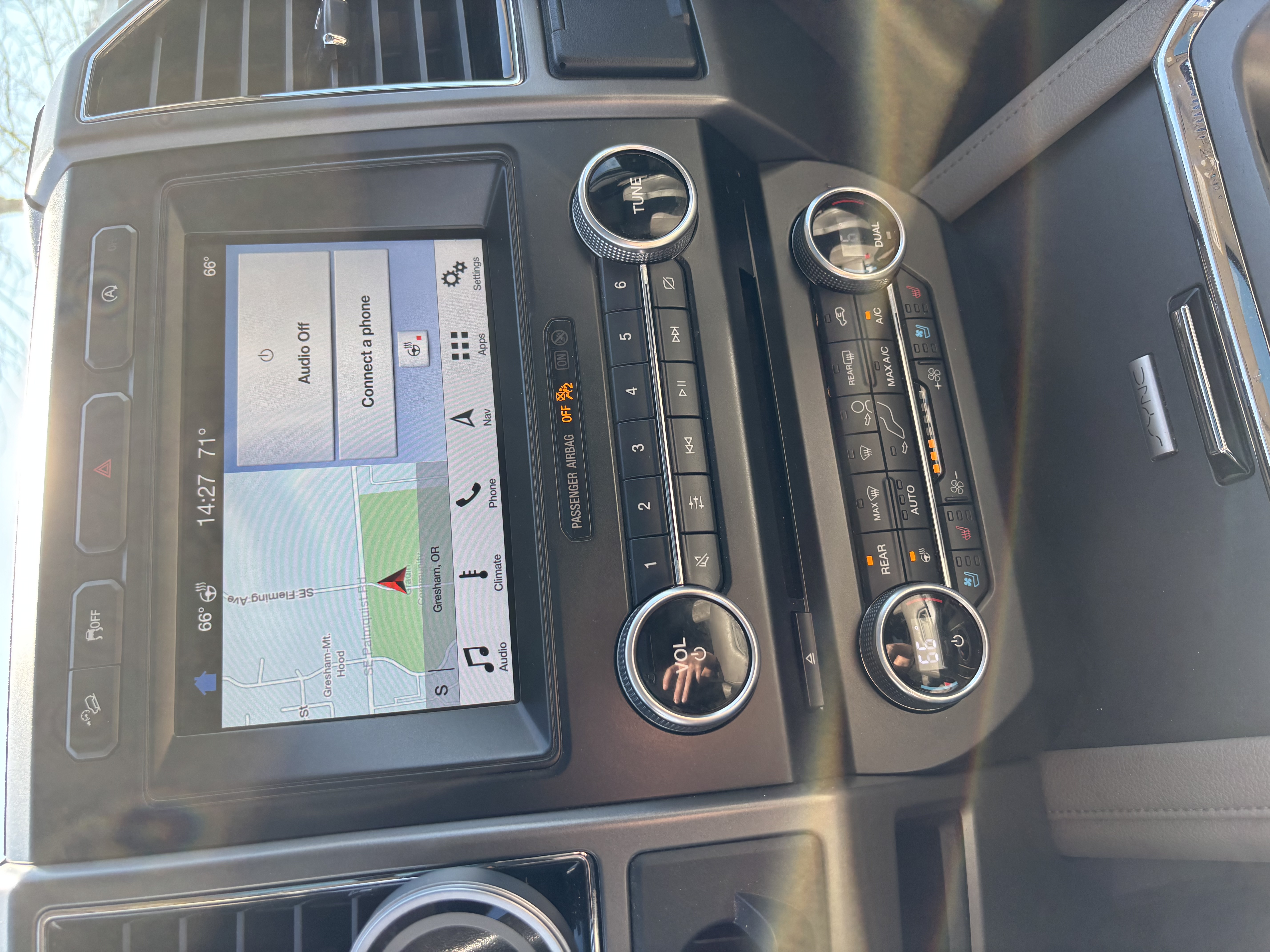 Used 2018 Ford Expedition Max XLT w/ Equipment Group 202A AWD/4WD image 9