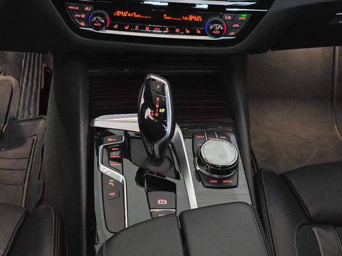 Used 2017 BMW 540i xDrive image 27