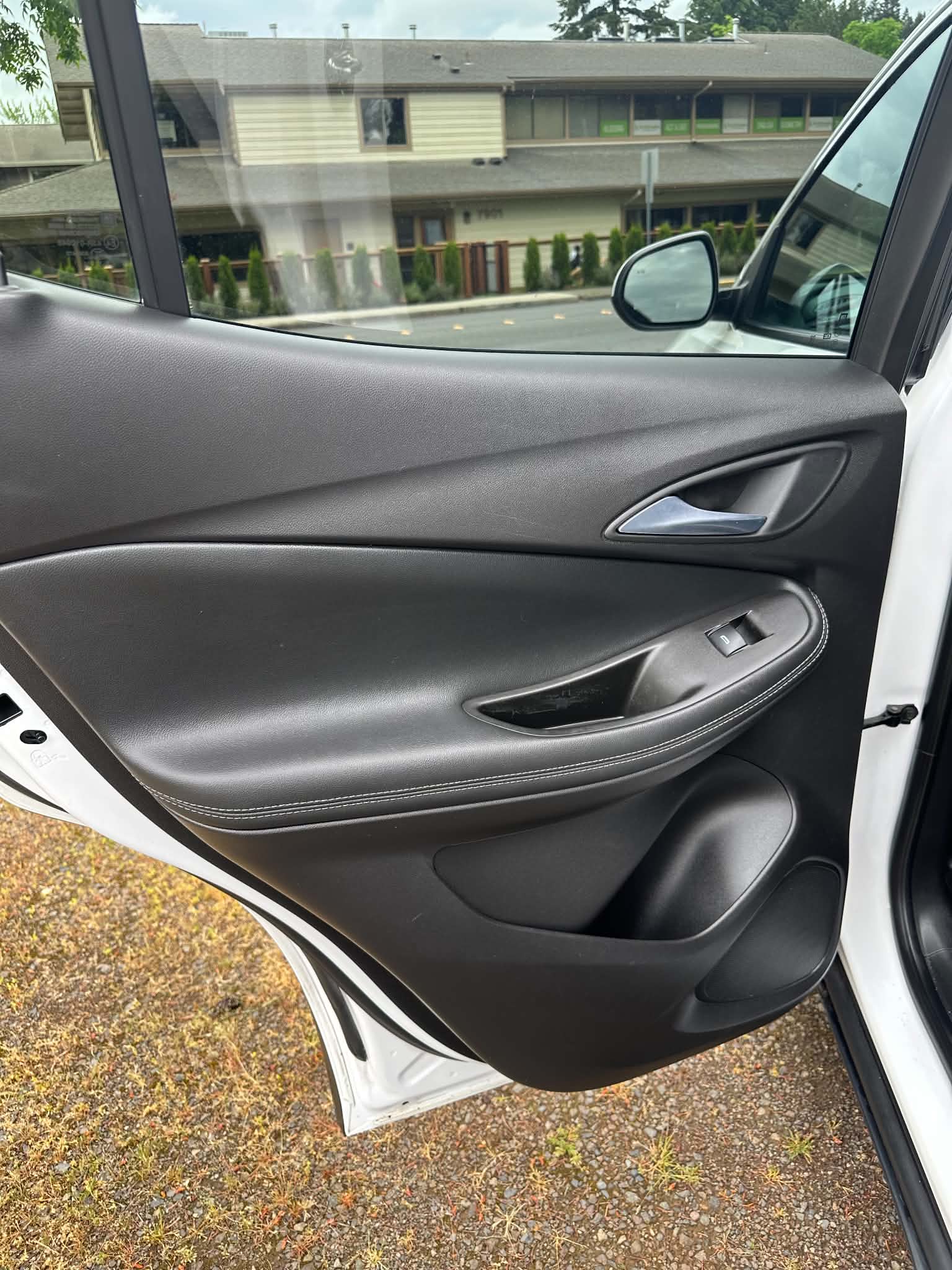 Used 2021 Buick Encore GX Essence w/ Experience Buick Package FWD image 25