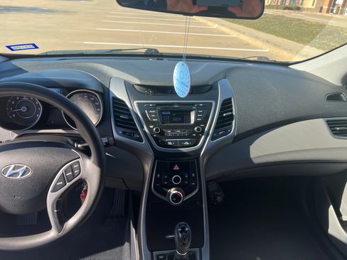 Used 2016 Hyundai Elantra SE image 10