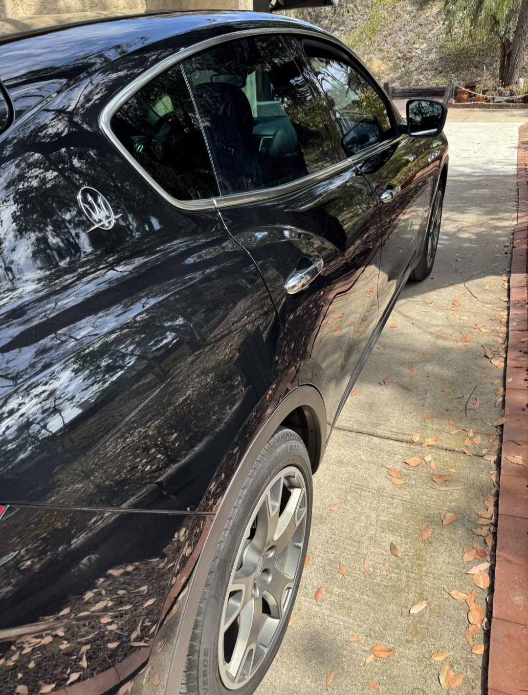 Used 2017 Maserati Levante AWD/4WD image 5