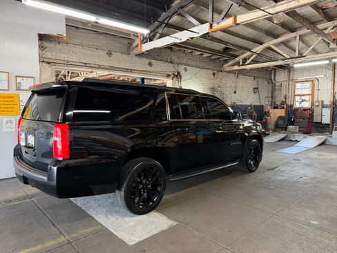 Used 2019 Chevrolet Suburban LT image 8