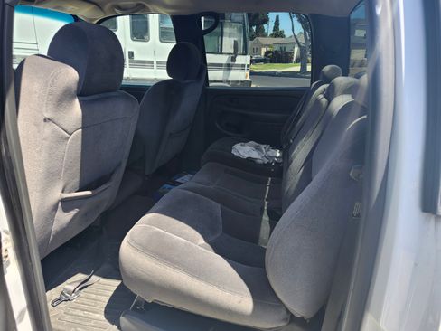 Used 2005 GMC Sierra 2500 SLE RWD image 10