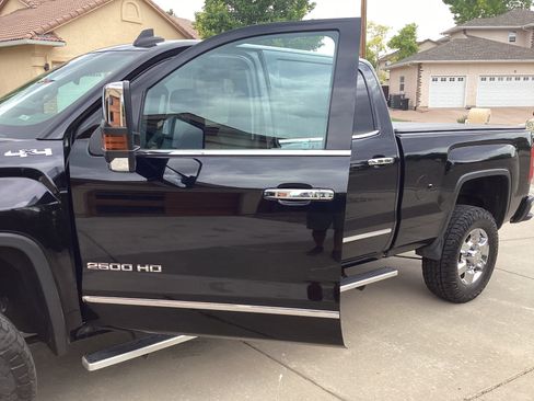 Used 2018 GMC Sierra 2500 SLT w/ Duramax Plus Package AWD/4WD image 4