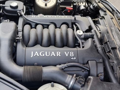 Used 1999 Jaguar XK8 Convertible image 29
