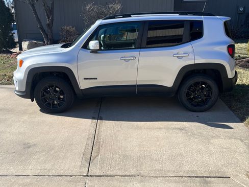 Used 2020 Jeep Renegade Altitude image 16