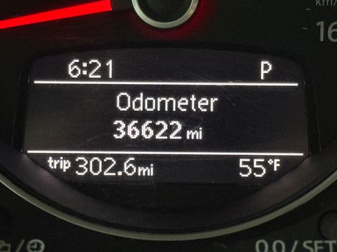 Used 2013 Volkswagen Beetle TDI FWD image 19