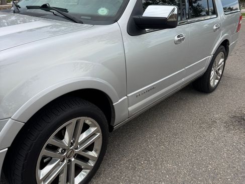 Used 2015 Ford Expedition Platinum AWD/4WD image 4