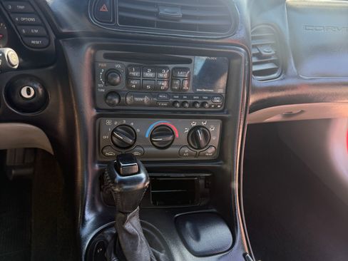 Used 1998 Chevrolet Corvette Coupe image 17